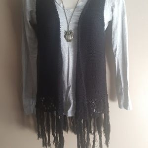 Black crochet vest with fringeADORABLE medium
